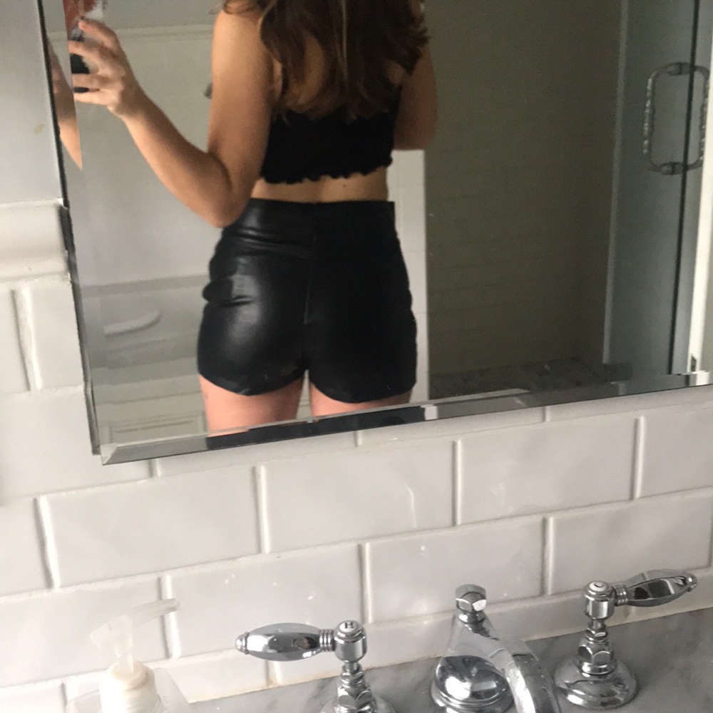 MISSGUIDED SHORTS - Picture 2 of 4